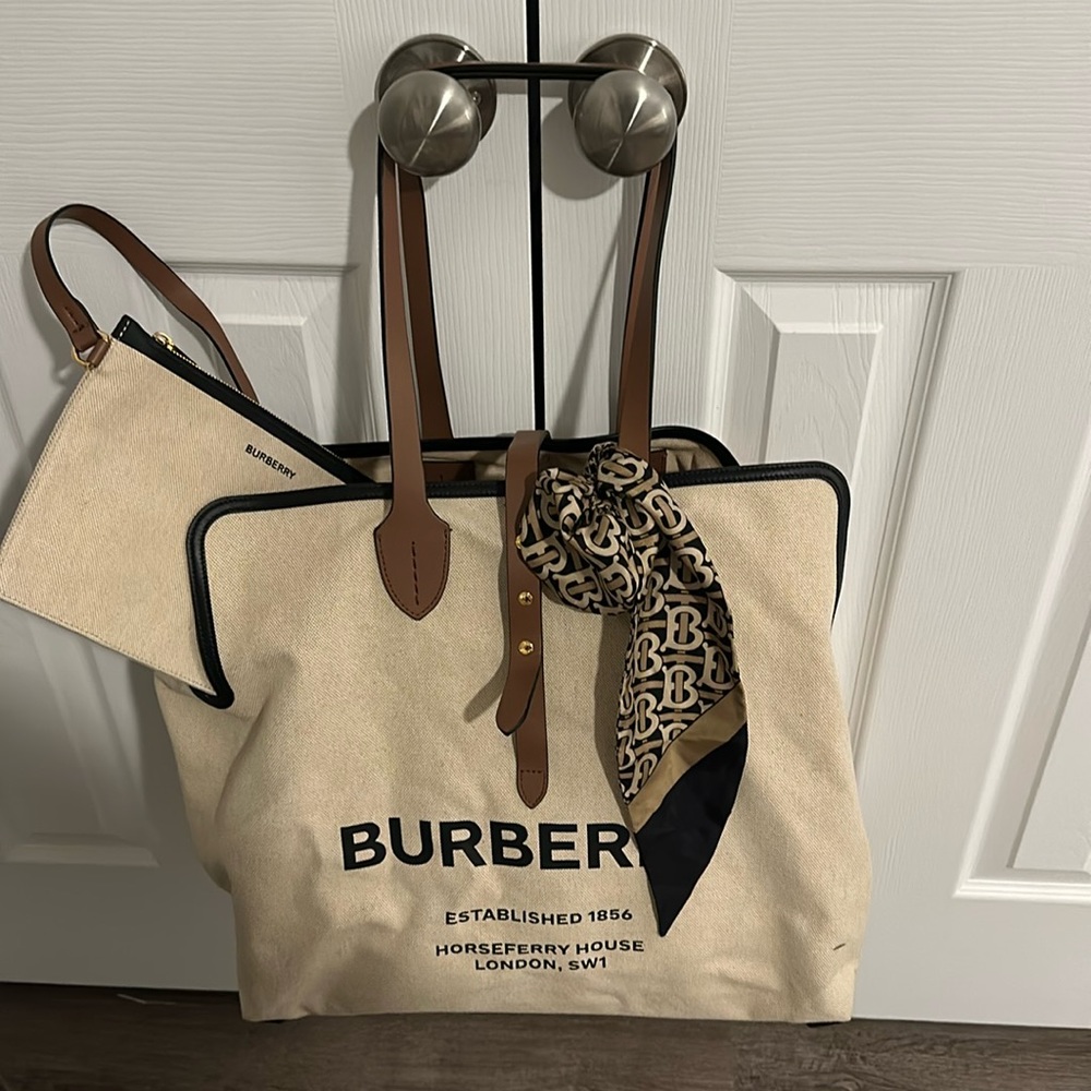 Burberry Large Carry Bag